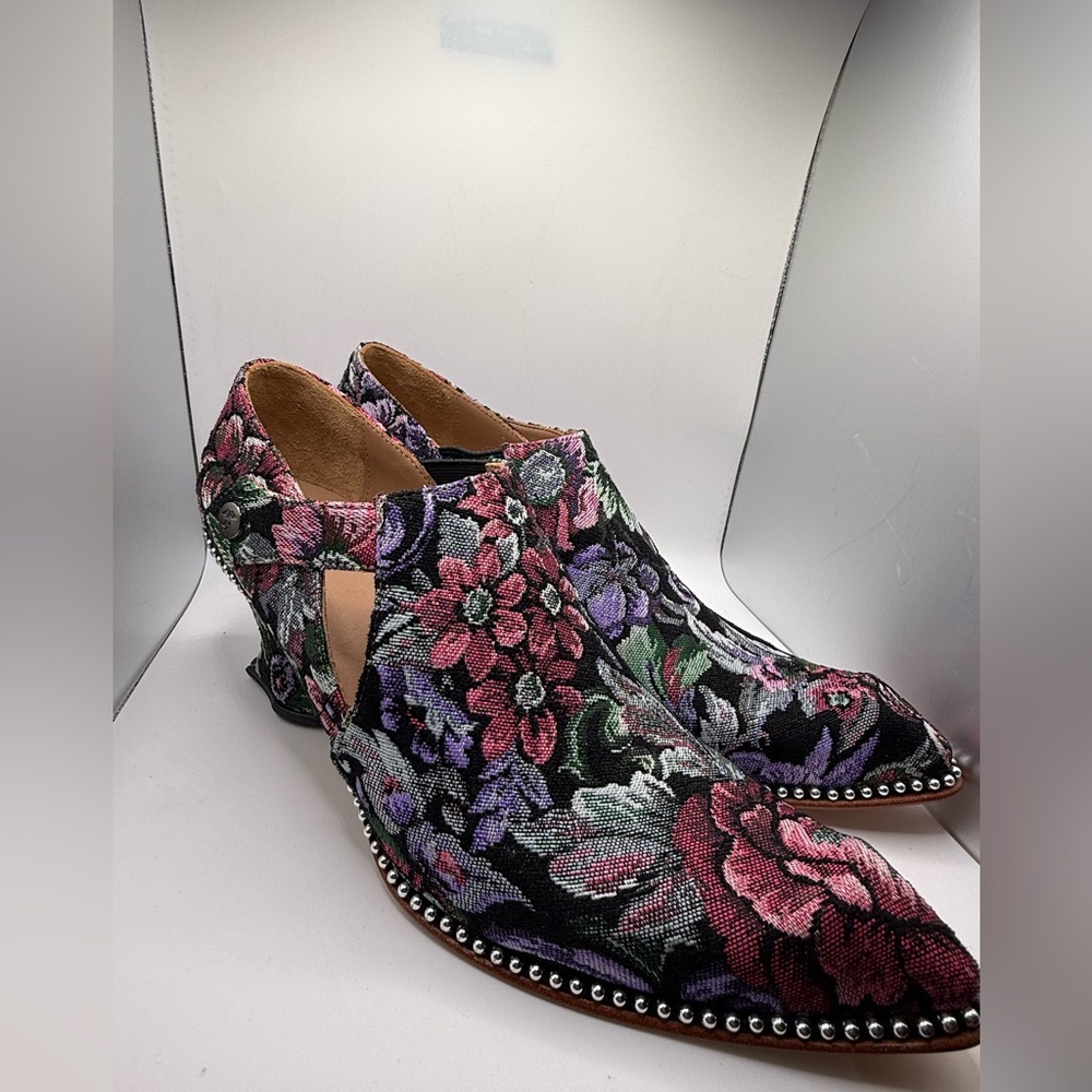 John Fluevog Classy Lili Tapestry floral embroidered heels - Picture 5 of 8